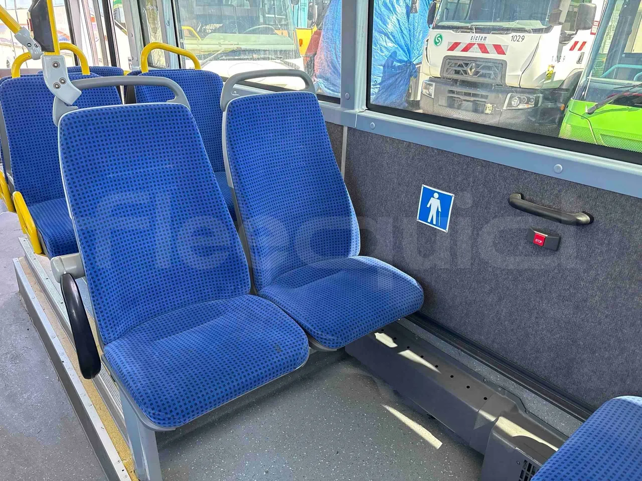 Iveco Crossway SFR161/01 - Euro5 - 243kW - 10.700mt - single seat detail