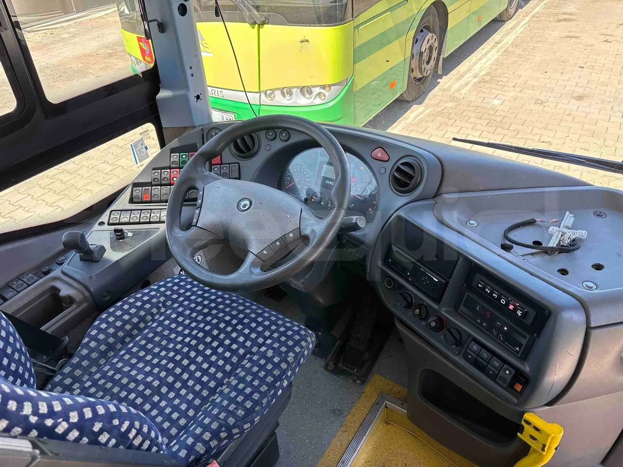 Iveco Crossway SFR161/01 - Euro5 - 243kW - 10.700mt - forward view middle aisle