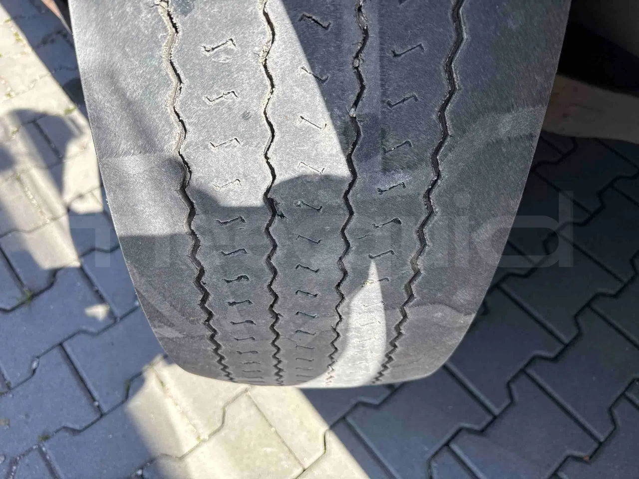 Iveco Crossway SFR161/01 - Euro5 - 243kW - 10.700mt - tread condition front tires left