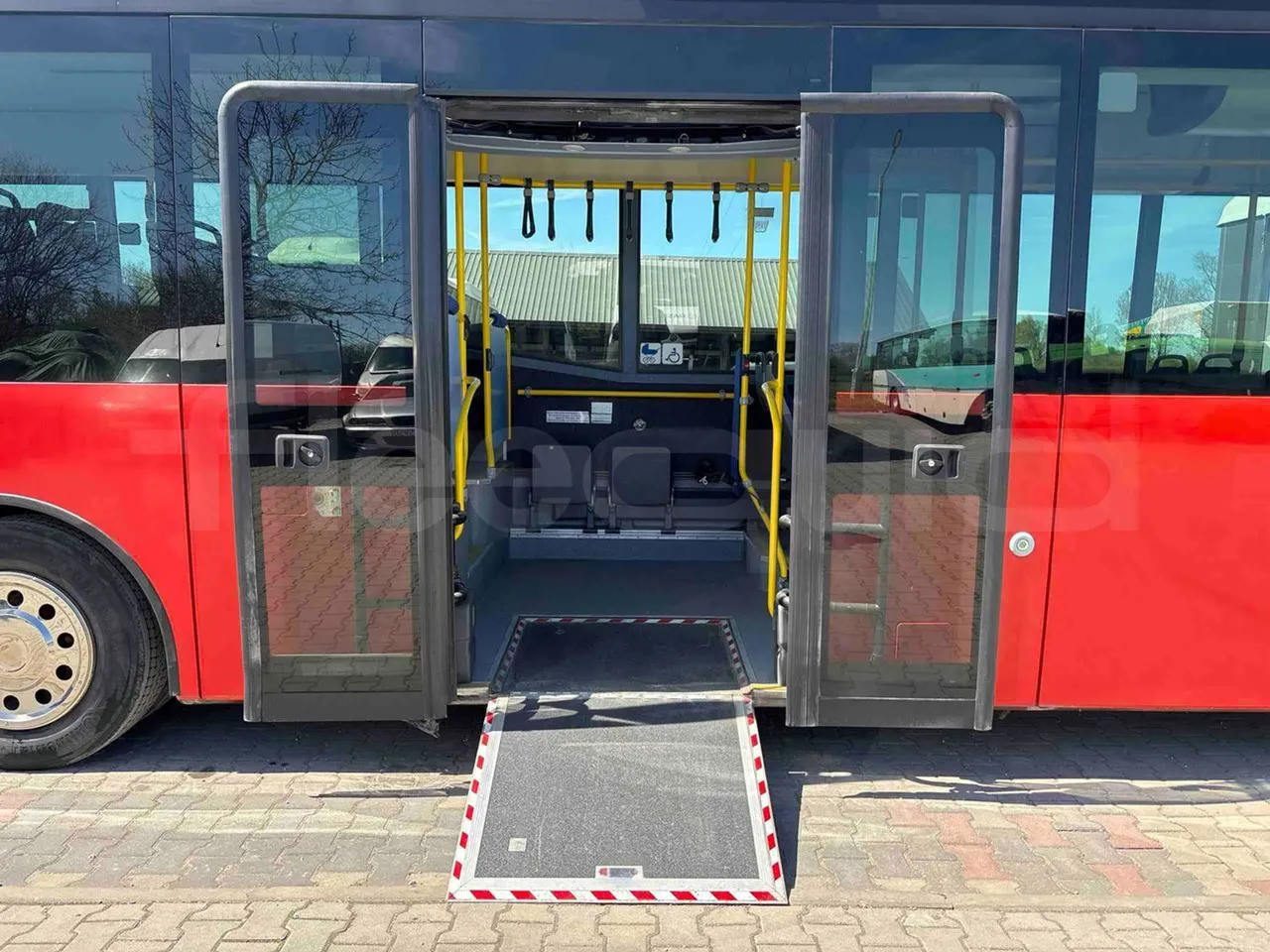 Iveco Crossway SFR161/01 - Euro5 - 243kW - 10.700mt - platform open photo