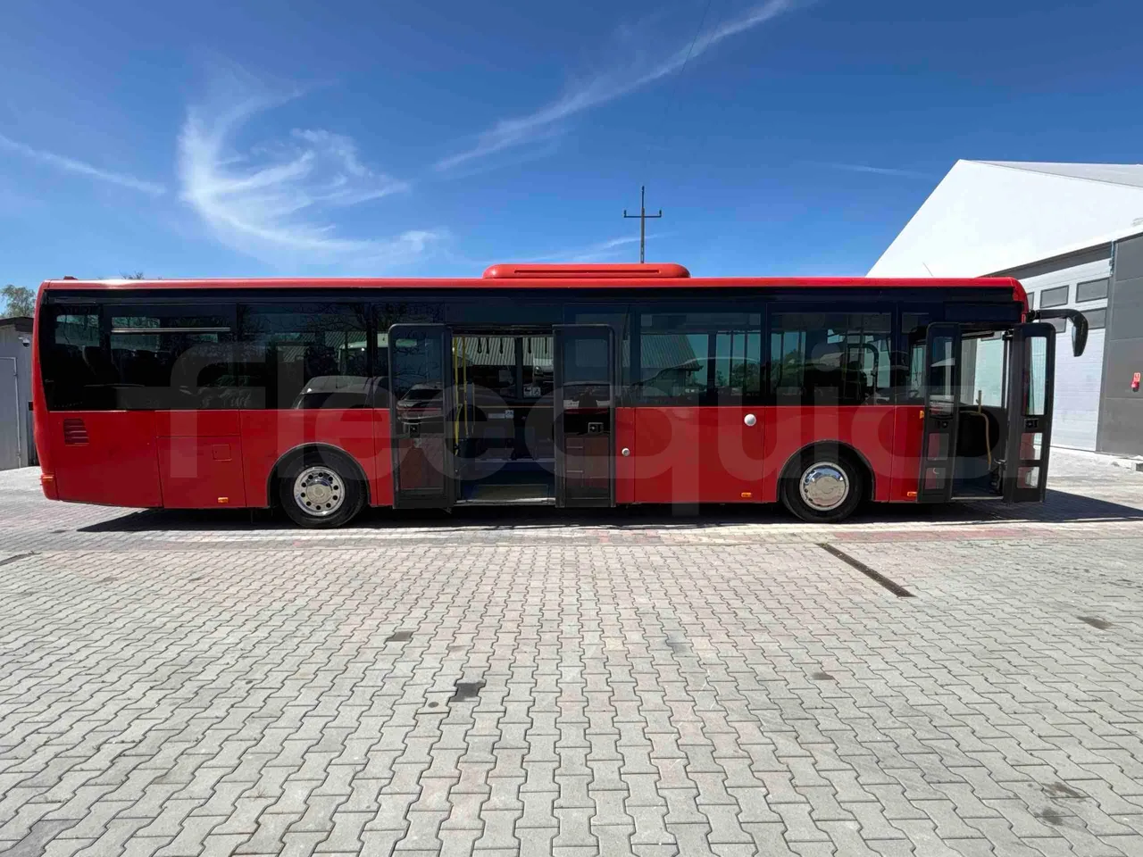 Iveco Crossway SFR161/01 - Euro5 - 243kW - 10.700mt - right side doors open