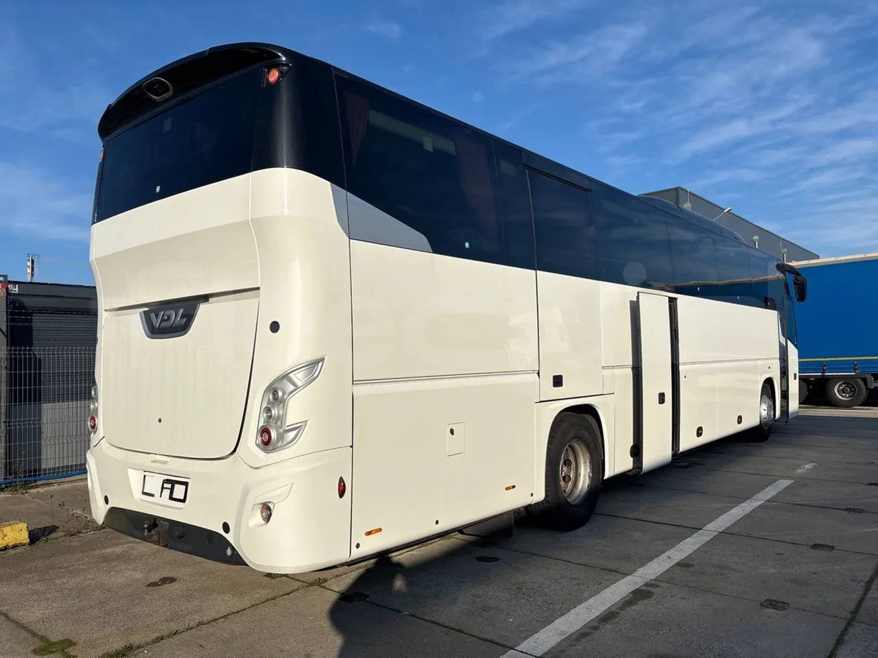Vdl Futura FHD2 129/300 - EUR6 - 300kW - 3/4 right rear doors open