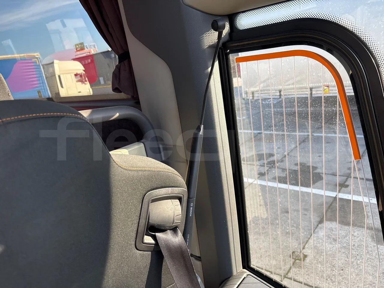 Vdl Futura FHD2 129/300 - EUR6 - 300kW - driver microphone accessories photo