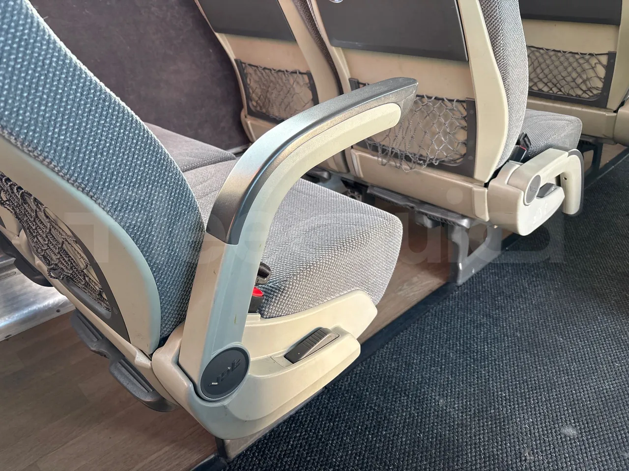 Vdl Futura FHD2 129/300 - EUR6 - 300kW - armrest detail photo