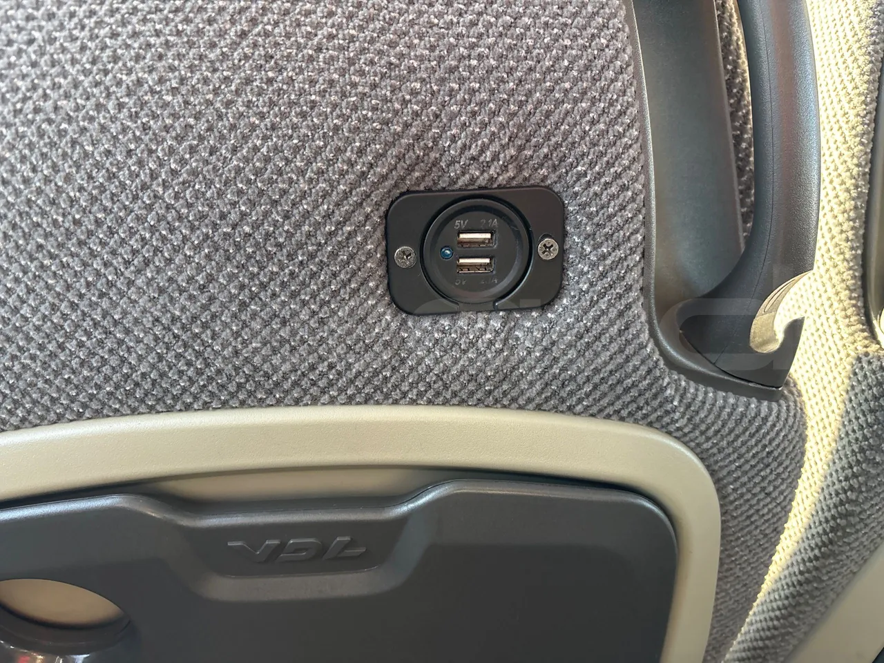 Vdl Futura FHD2 129/300 - EUR6 - 300kW - usb charging detail