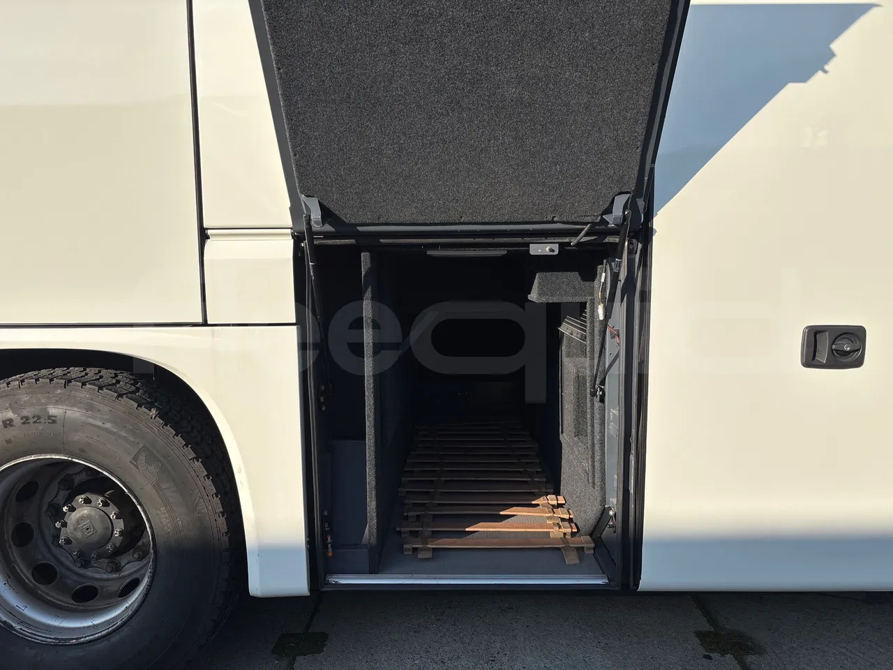 Vdl Futura FHD2 129/300 - EUR6 - 300kW - external compartments photo