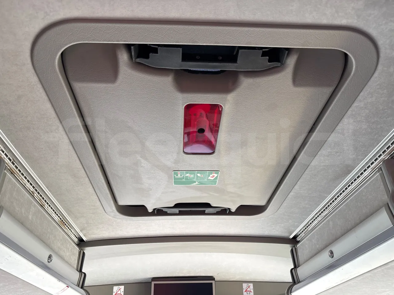 Vdl Futura FHD2 129/300 - EUR6 - 300kW - roof hatch 1