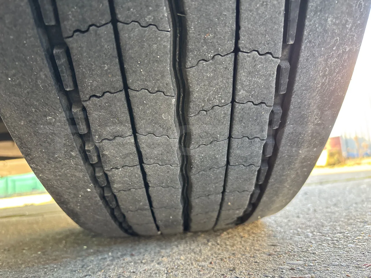 Vdl Futura FHD2 129/300 - EUR6 - 300kW - tread condition front tires right