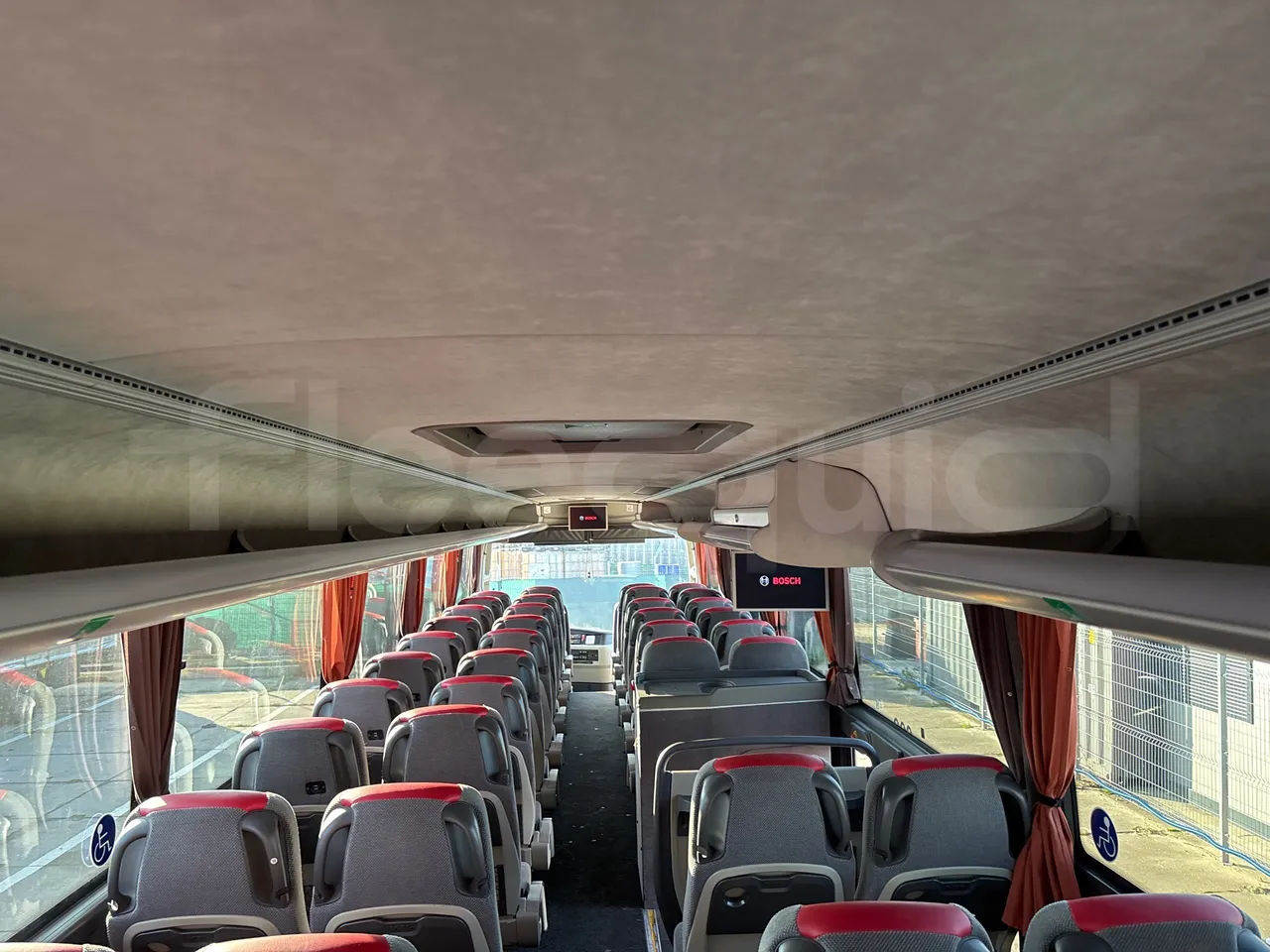 Vdl Futura FHD2 129/300 - EUR6 - 300kW - overhead compartments photo