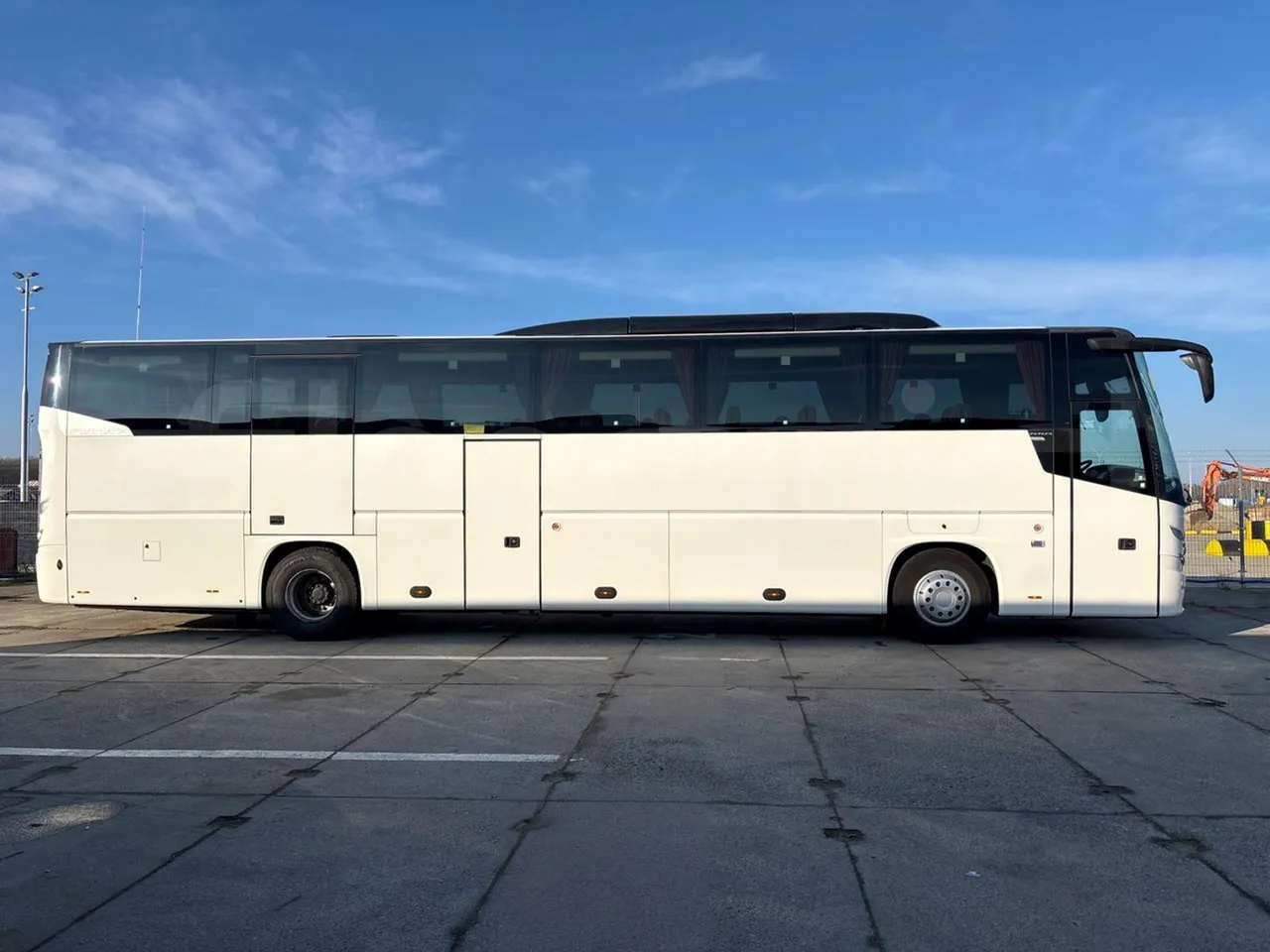 Vdl Futura FHD2 129/300 - EUR6 - 300kW - right side doors closed