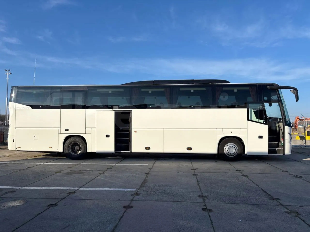 Vdl Futura FHD2 129/300 - EUR6 - 300kW - right side doors open