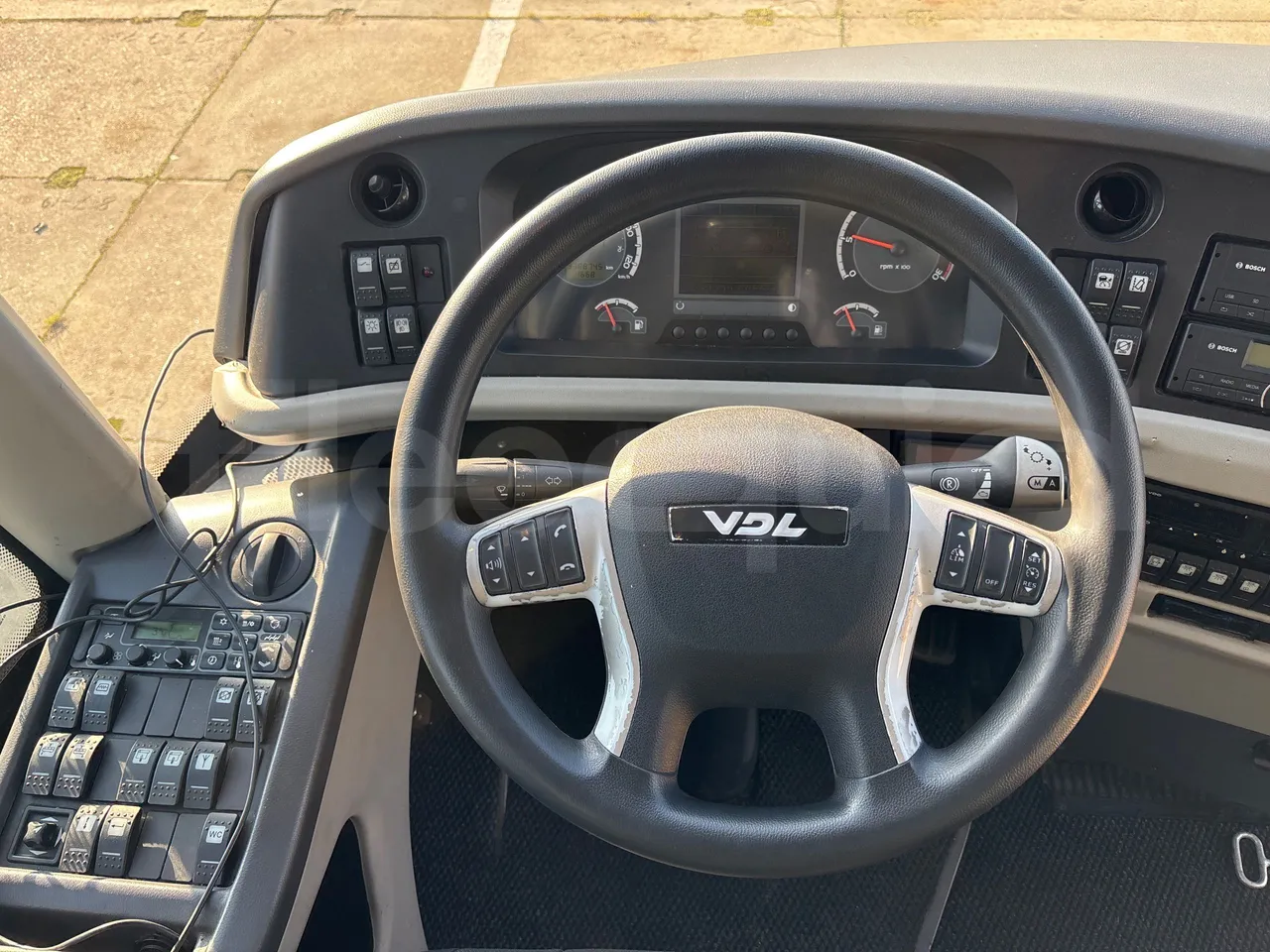 Vdl Futura FHD2 129/300 - EUR6 - 300kW - steering wheel photo