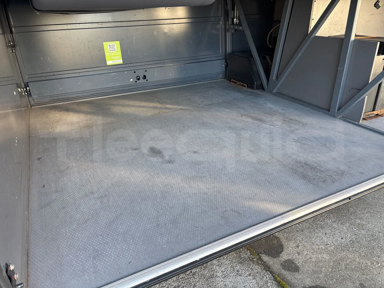 Vdl Futura FHD2 129/300 - EUR6 - 300kW - under carpet photo