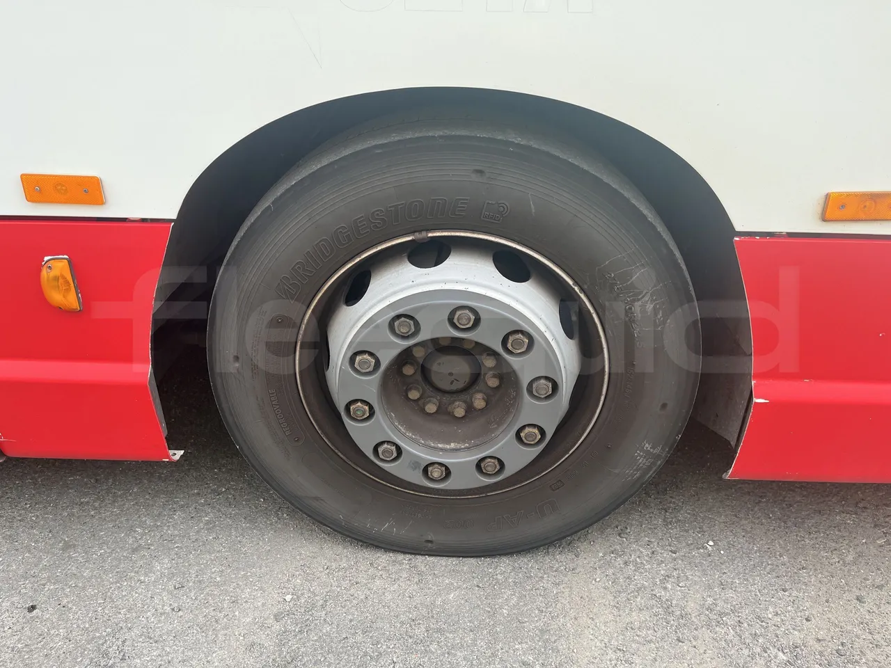 Iveco Heuliez Gx117 - First Axle Left Side: Complete Tyre