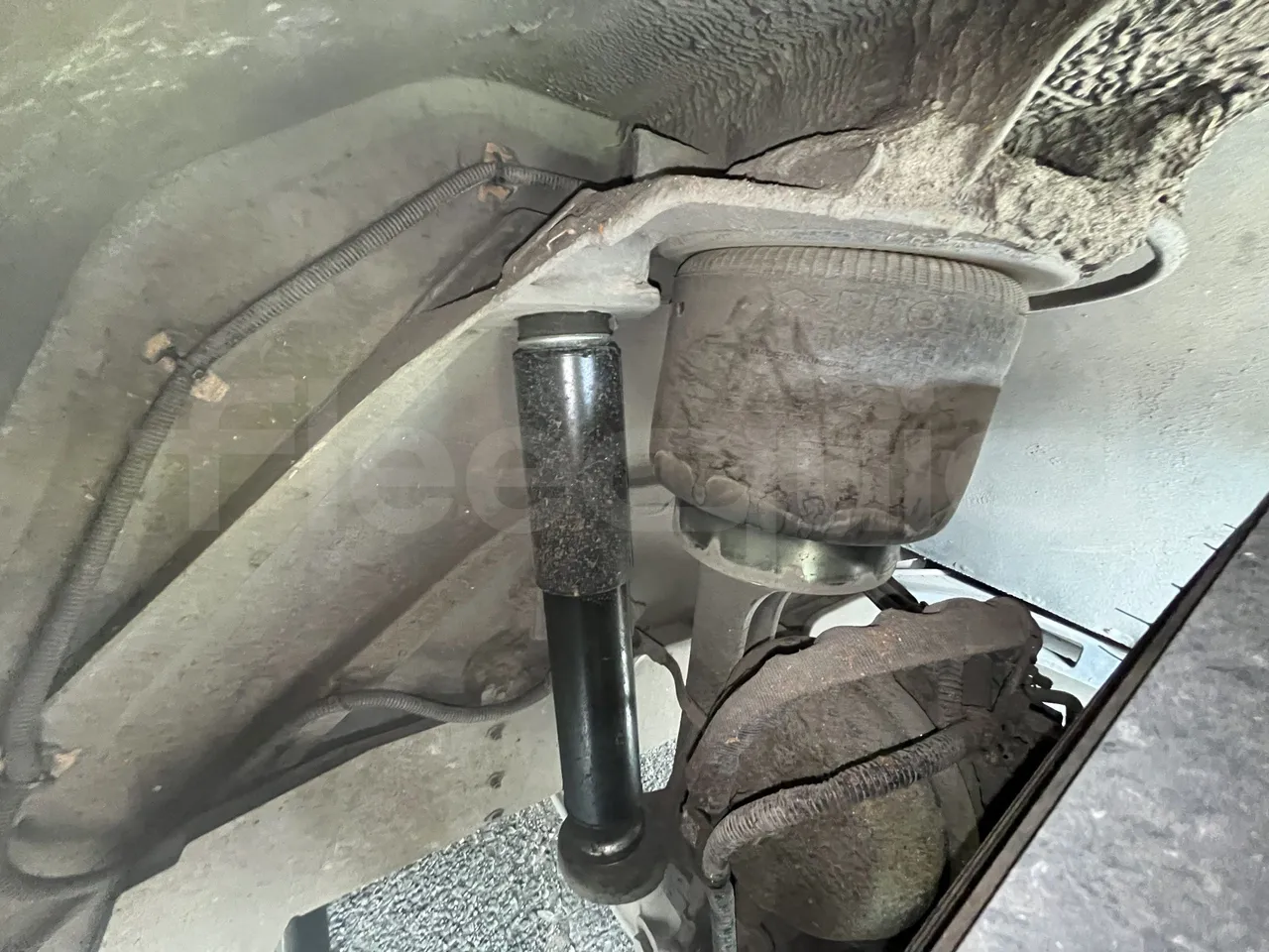 Iveco Heuliez Gx117 - First Axle Shock Absorbers Right Side