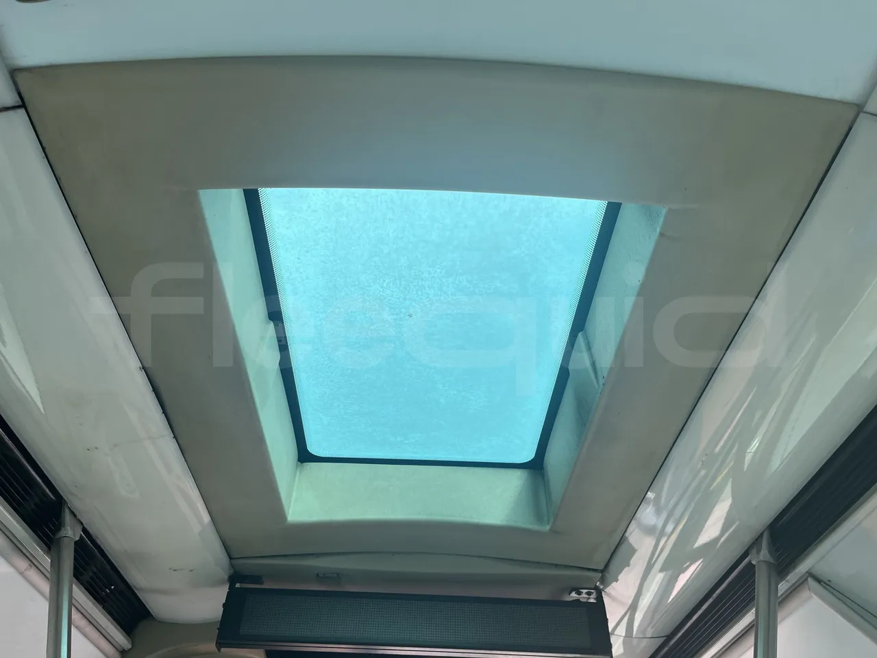 Iveco Heuliez Gx117 - Roof Hatch 1