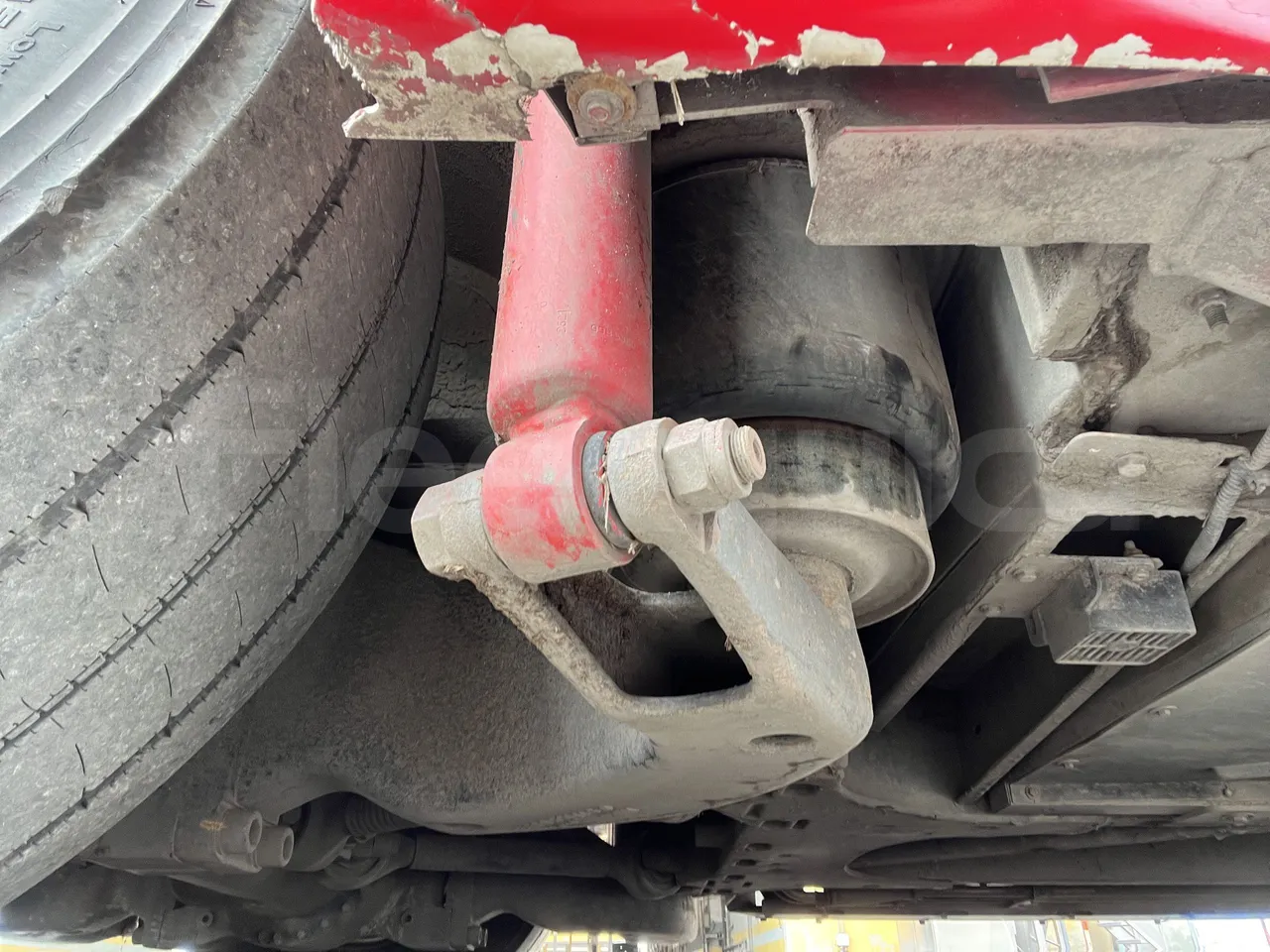 Iveco Heuliez Gx117 - Second Axle First Shock Absorbers Right Side