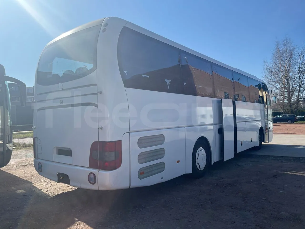 Man Lion's Coach R07 - Euro5 - 294kW - 12mt - 3/4 right rear doors open