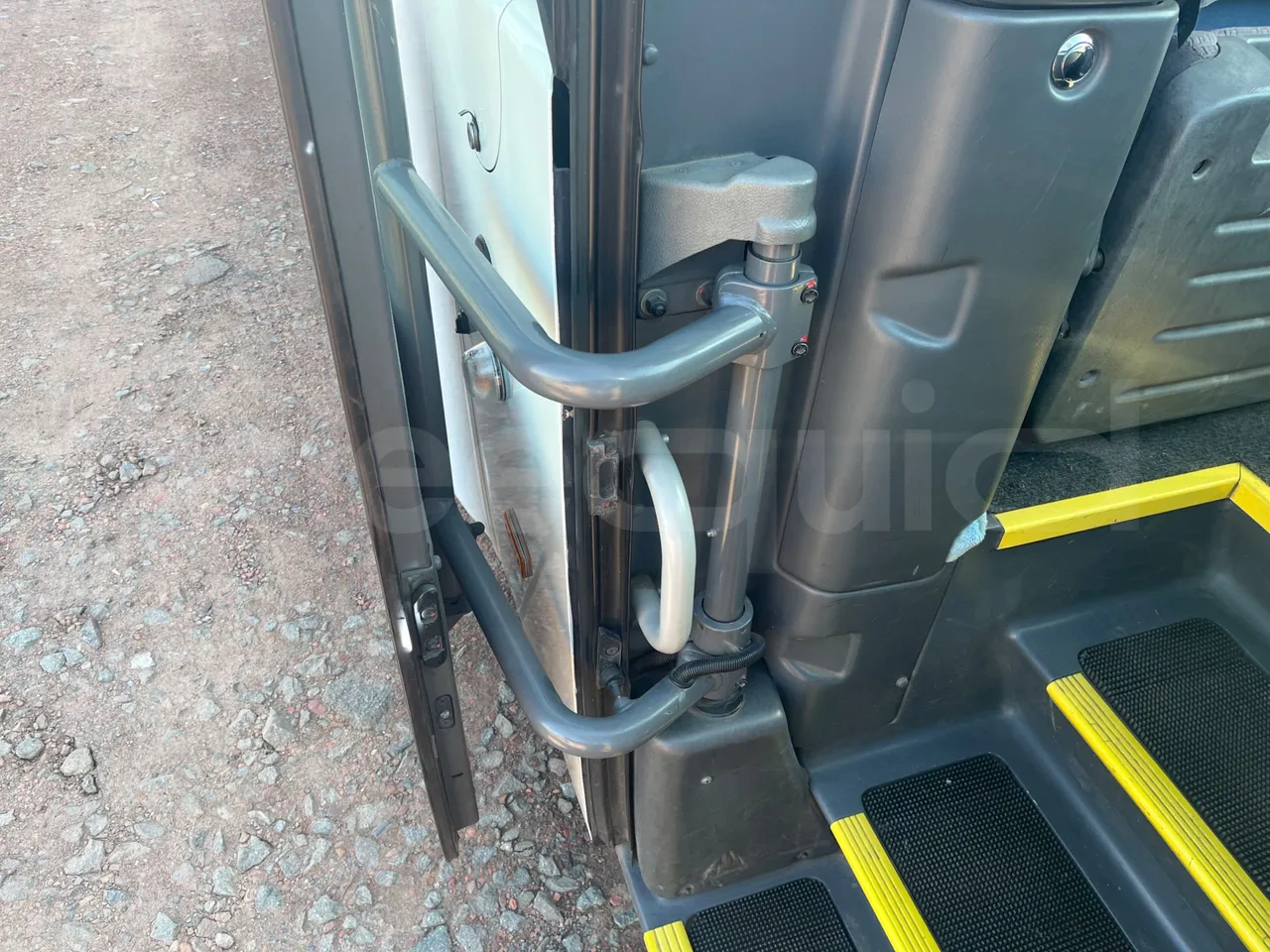 Man Lion's Coach R07 - Euro5 - 294kW - 12mt - door mechanism photo