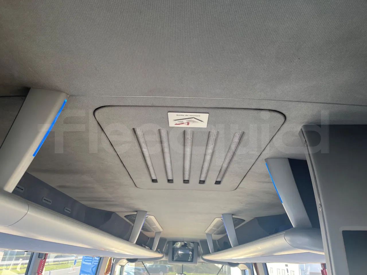 Man Lion's Coach R07 - Euro5 - 294kW - 12mt - roof hatch 2