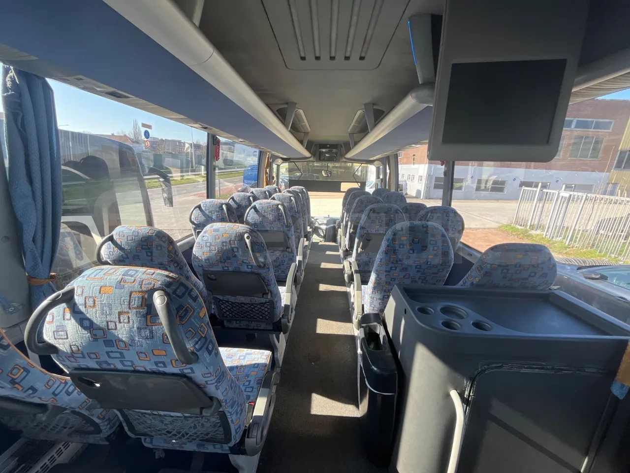 Man Lion's Coach R07 - Euro5 - 294kW - 12mt - forward view middle aisle