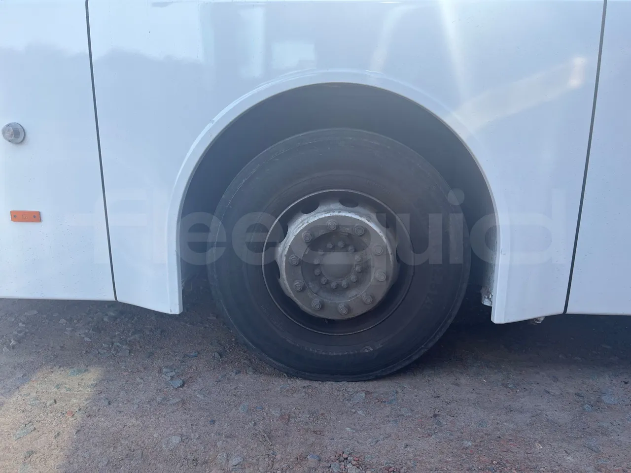 Man Lion's Coach R07 - Euro5 - 294kW - 12mt - tread condition front tires left