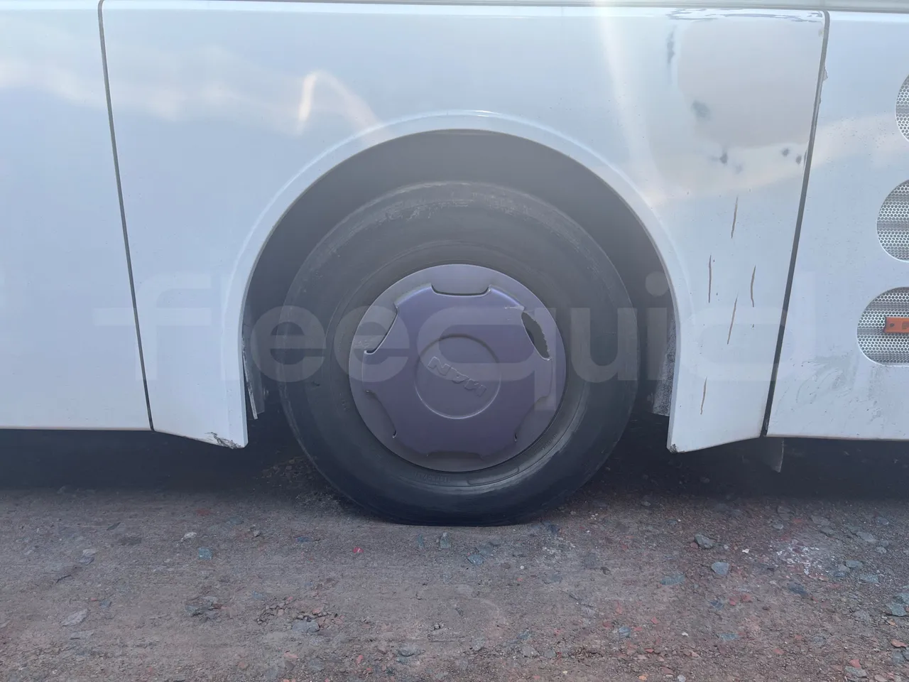 Man Lion's Coach R07 - Euro5 - 294kW - 12mt - tread condition second axle tires left