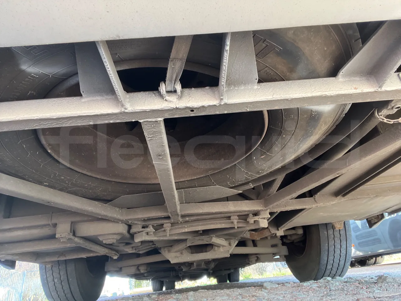 Man Lion's Coach R07 - Euro5 - 294kW - 12mt - tread condition second axle tires right