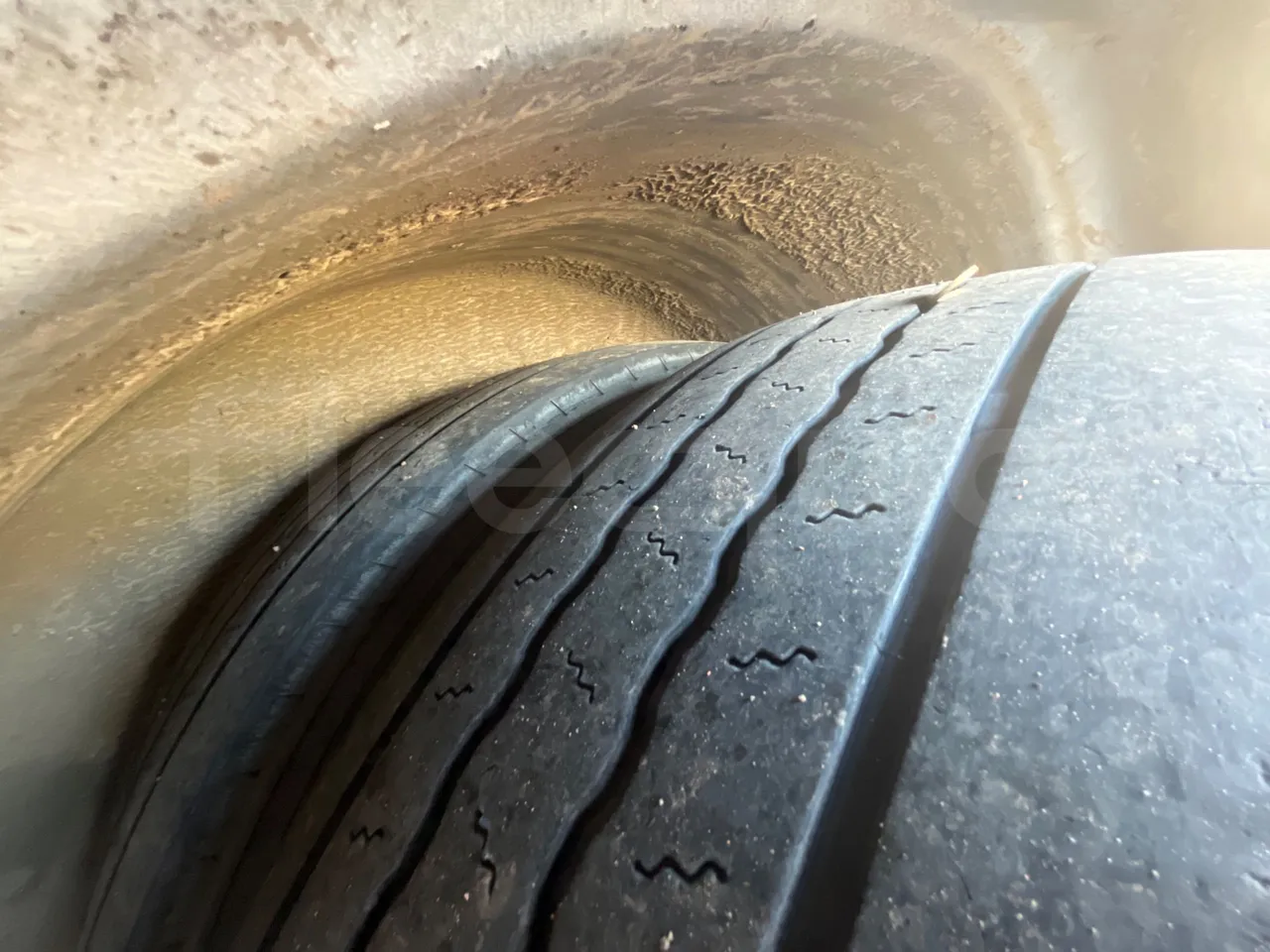 Man Lion's Coach R07 - Euro5 - 294kW - 12mt - front left tire measurements