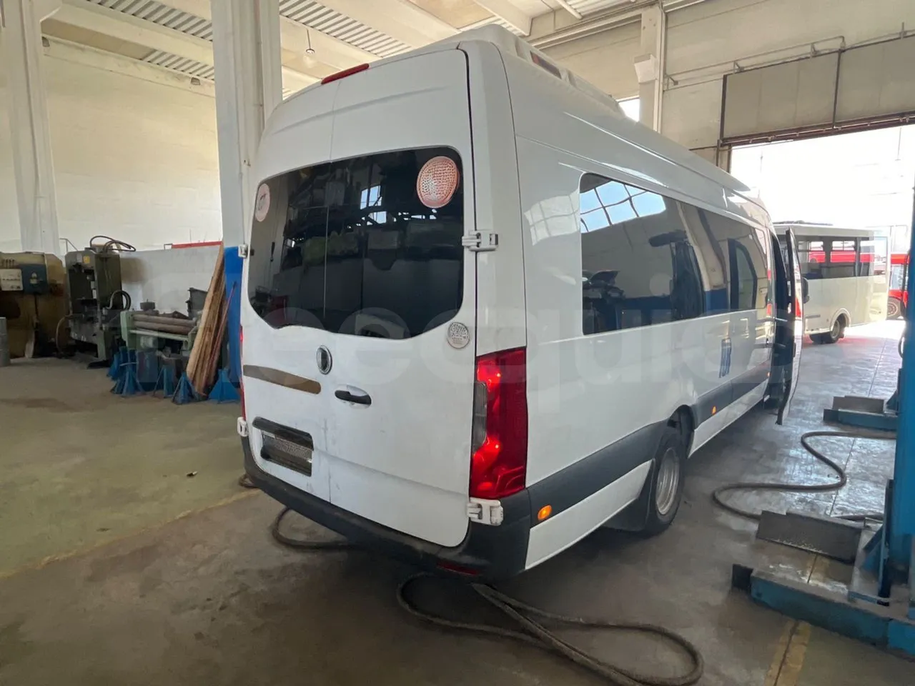 Mercedes-Benz Sprinter 906BB50-EUR6 -120kW -7.367m - 3/4 right rear doors open