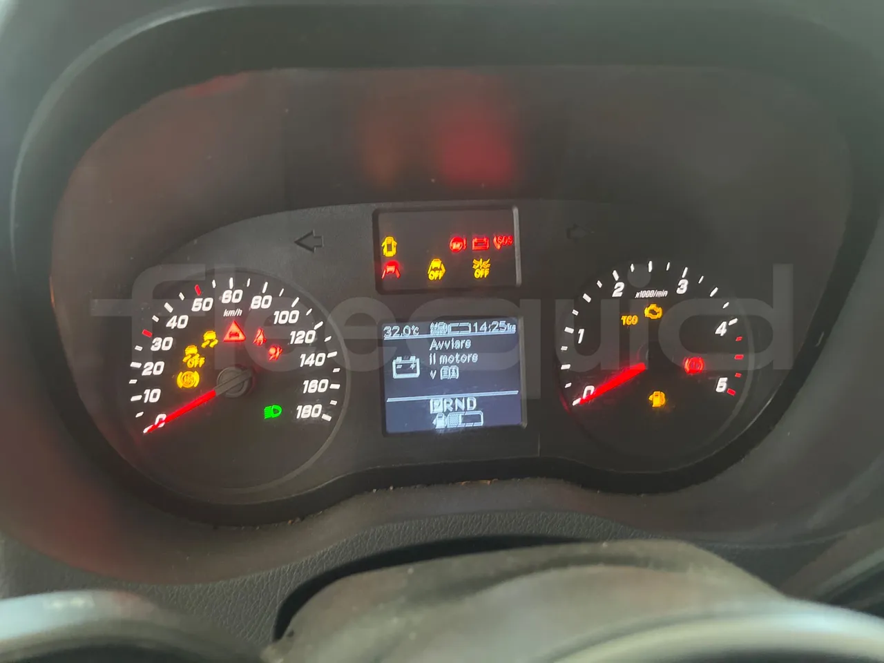 Mercedes-Benz Sprinter 906BB50-EUR6 -120kW -7.367m - dashboard lights on