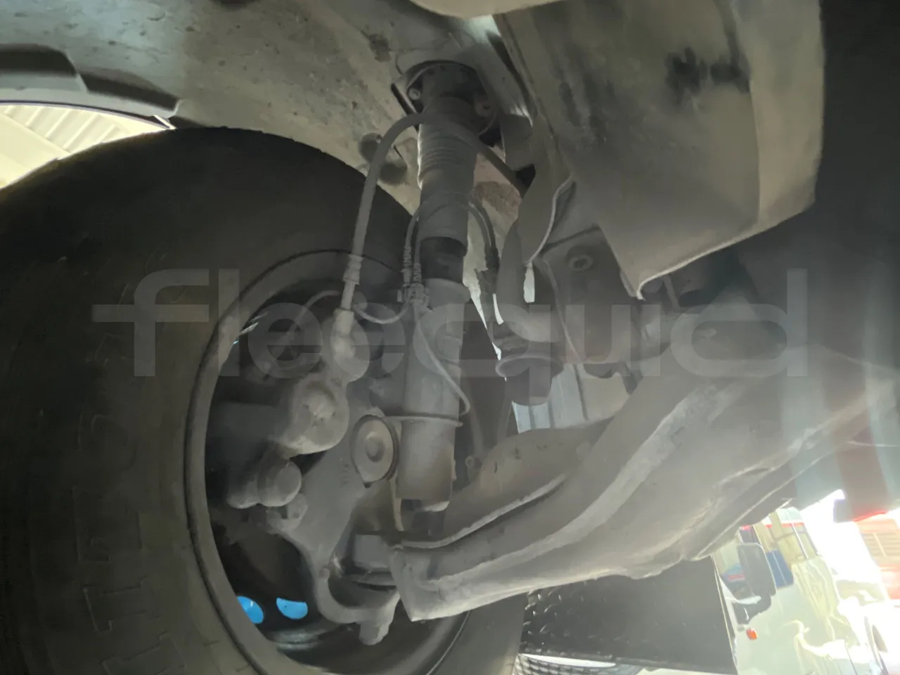 Mercedes-Benz Sprinter 906BB50-EUR6 -120kW -7.367m - front air springs left
