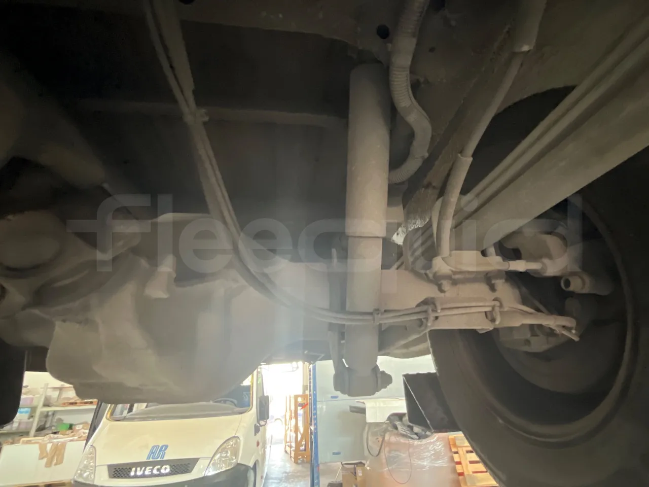 Mercedes-Benz Sprinter 906BB50-EUR6 -120kW -7.367m - axle 2 shock absorbers 1 left