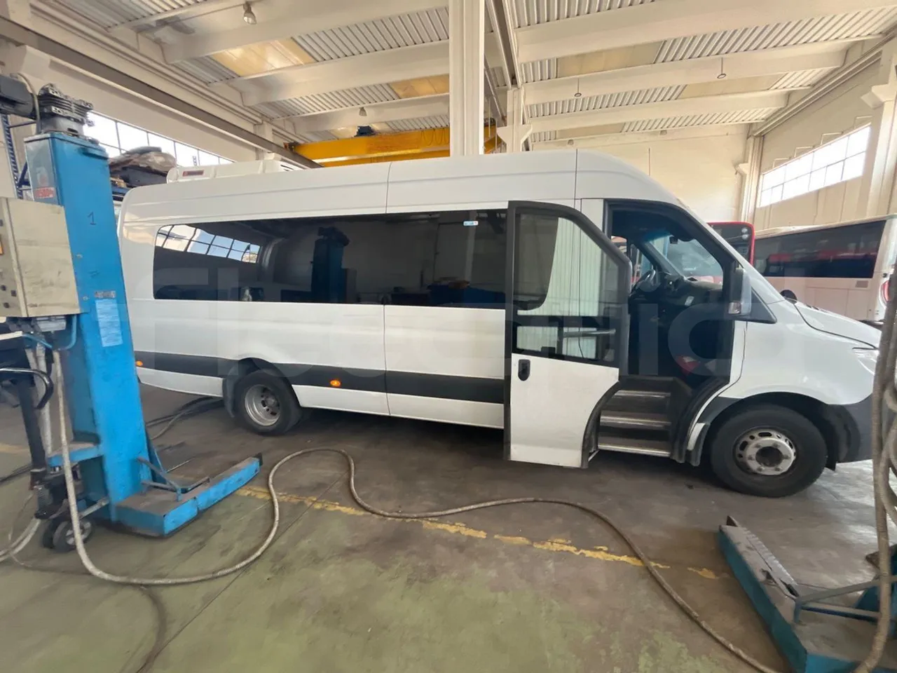 Mercedes-Benz Sprinter 906BB50-EUR6 -120kW -7.367m - right side doors open