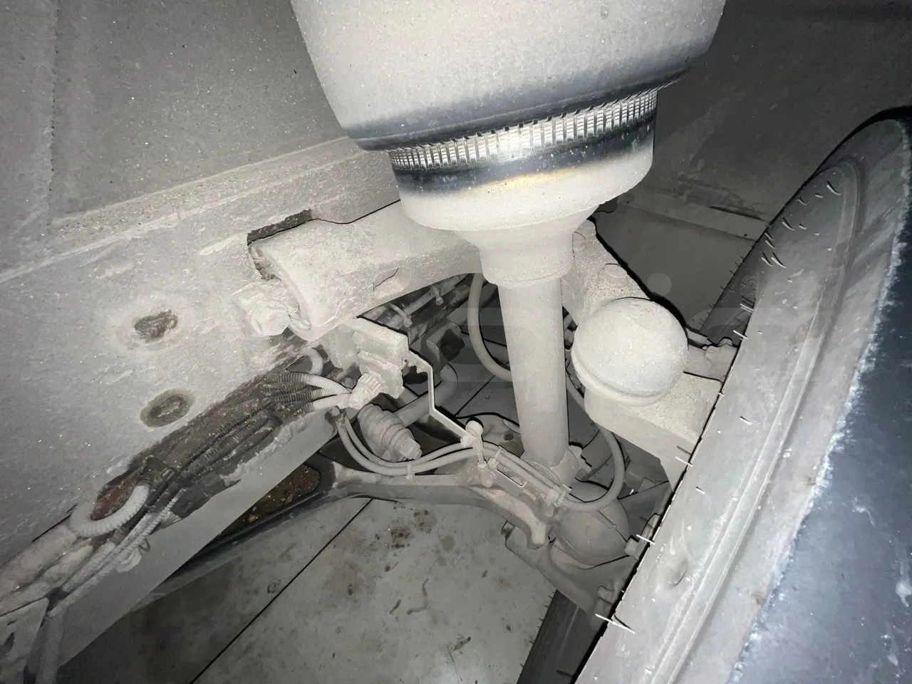 Iveco Citelis PS09D1/A/95 -EUR5 -213kW -11.990m - front shock absorbers right