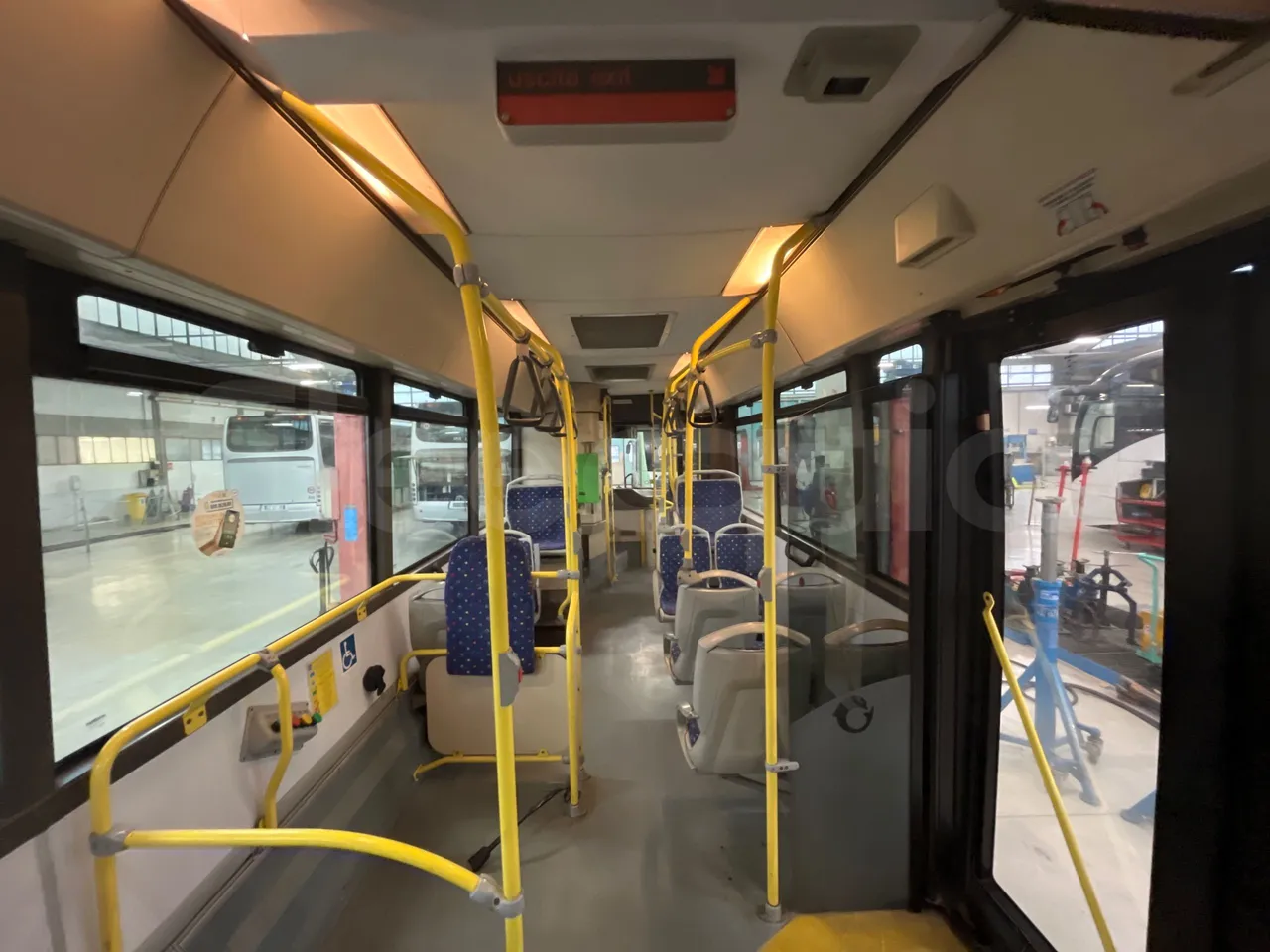 Iveco Citelis PS09D1/A/95 -EUR5 -213kW -11.990m - forward view middle aisle