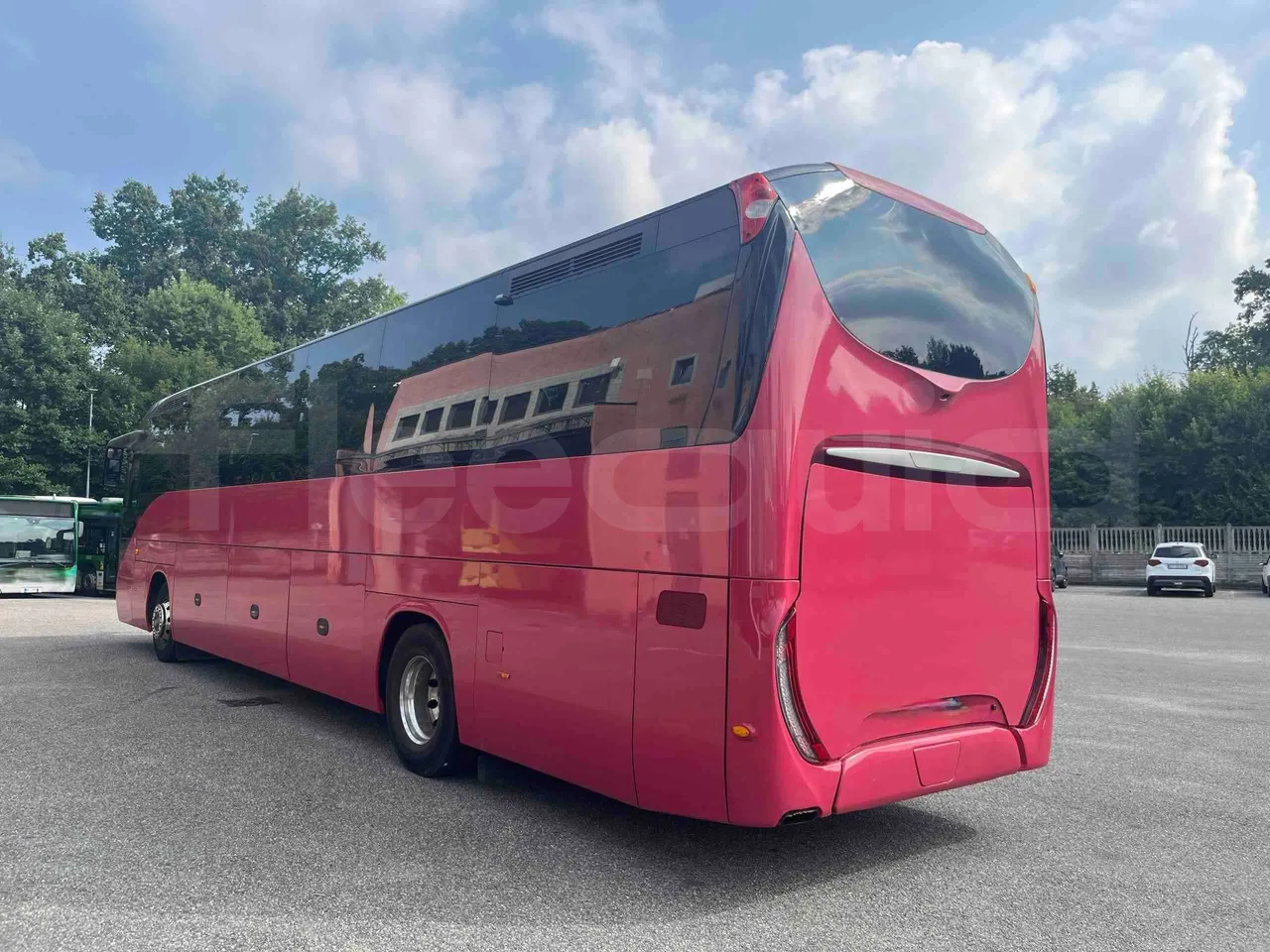 Iveco Magelys - 3/4 Rear Left Side