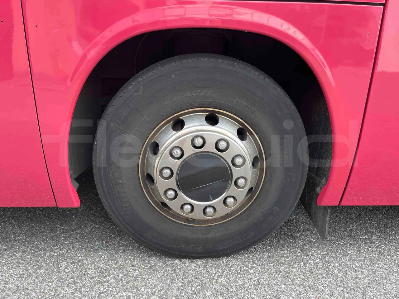 Iveco Magelys - First Axle Left Side: Complete Tyre