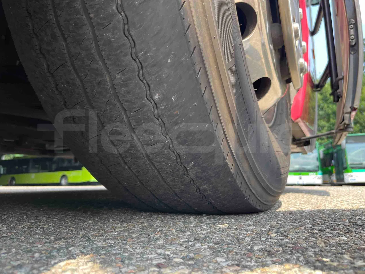 Iveco Magelys - Second Axle Left Side: Complete Wheel