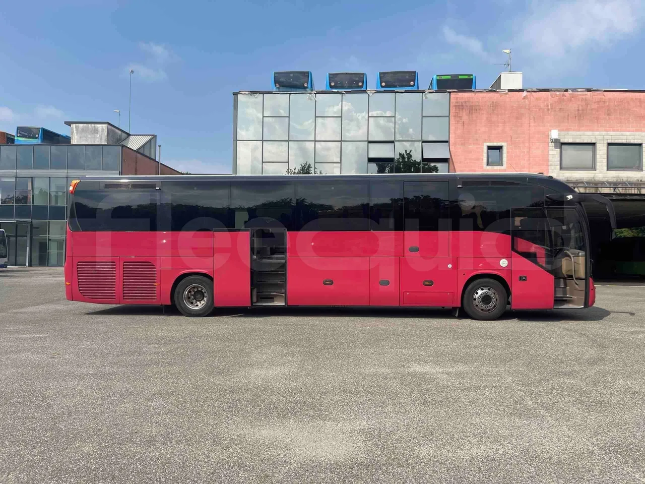 Iveco Magelys - Right Side Doors Open