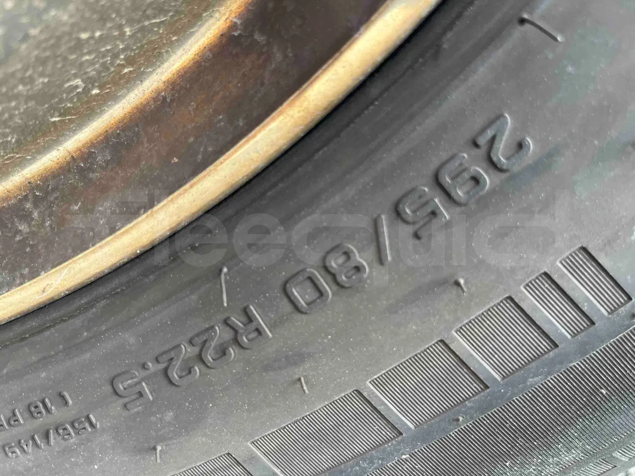 Iveco Magelys - First Axle Left Side: Tyre Size