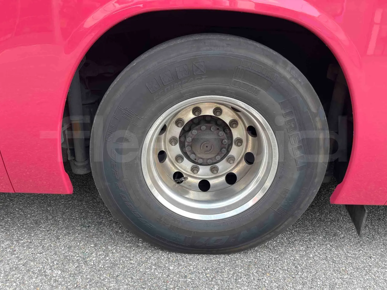 Iveco Magelys - First Axle Left Side: Tyre Tread