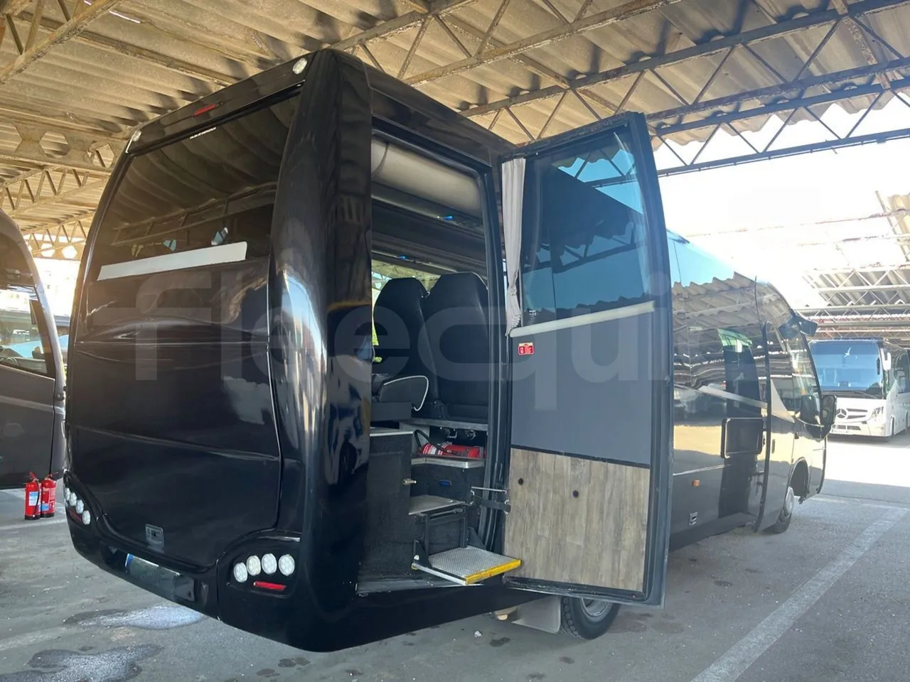 Indcar Mago 2 M2IV/M23/6A1DINNT / Euro 6 - 162 kW - 8.850 mt - 3/4 right rear doors open