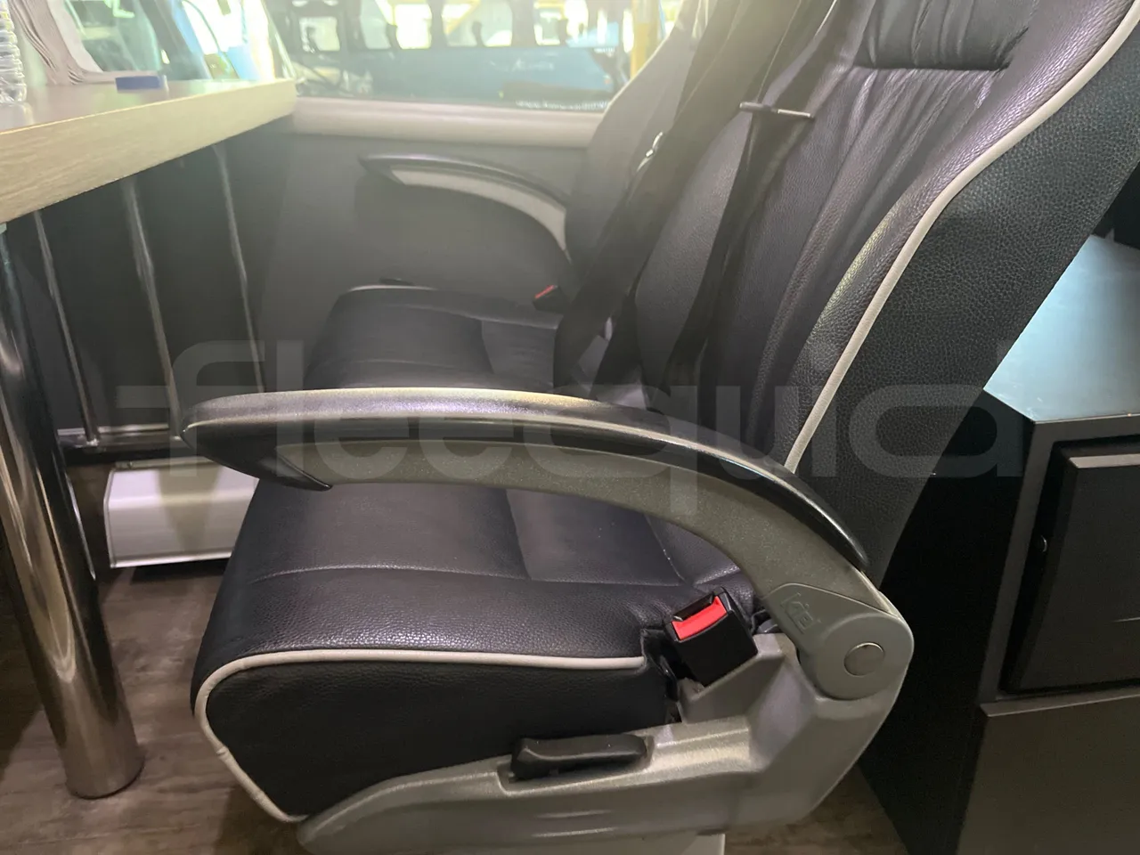 Indcar Mago 2 M2IV/M23/6A1DINNT / Euro 6 - 162 kW - 8.850 mt - armrest detail photo