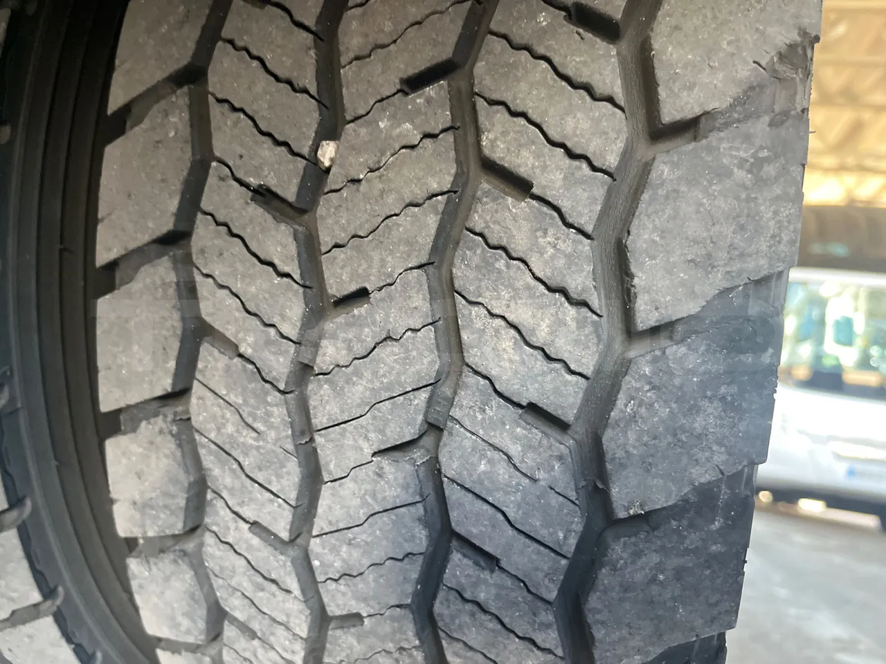 Indcar Mago 2 M2IV/M23/6A1DINNT / Euro 6 - 162 kW - 8.850 mt - tread condition front tires left