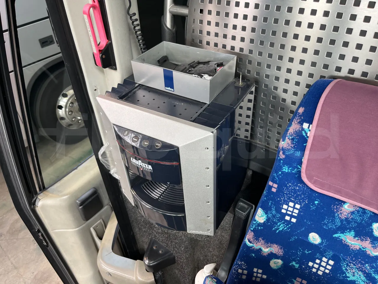 Beulas Scania Aura 18.460 - EUR3 - 338kW - 12m - coffee machine accessories