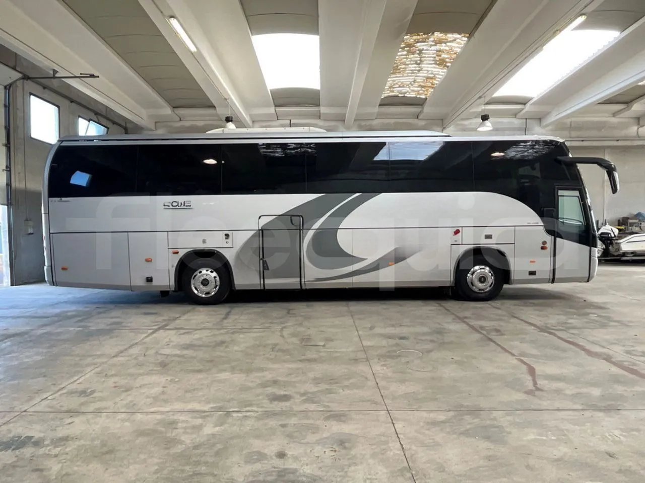 Beulas Scania Aura 18.460 - EUR3 - 338kW - 12m - right side doors closed