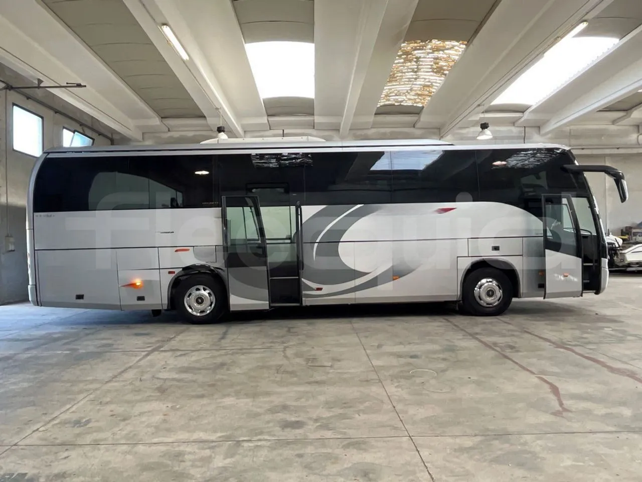 Beulas Scania Aura 18.460 - EUR3 - 338kW - 12m - right side doors open