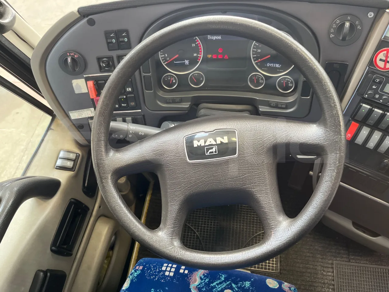 Beulas Scania Aura 18.460 - EUR3 - 338kW - 12m - steering wheel photo