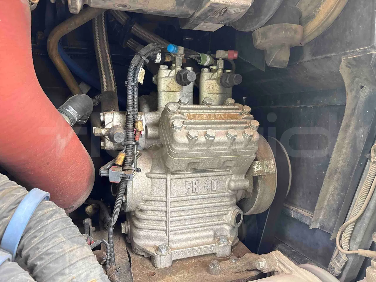 Iveco Urbanway - air conditioning compressor